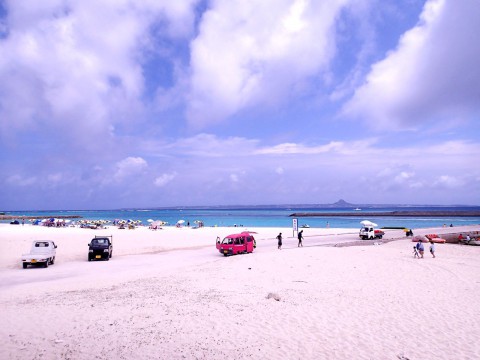 水納島の砂浜（船着き場付近）