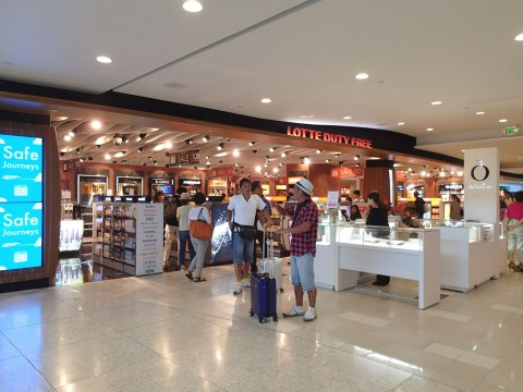 グアム空港LOTTE免税店