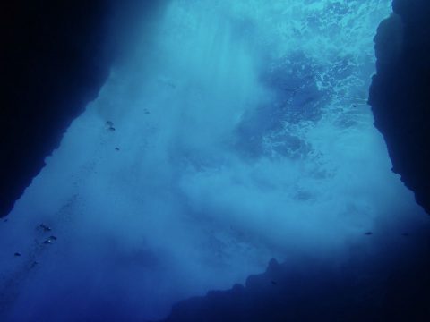 グロットにて(水面を見上げる)